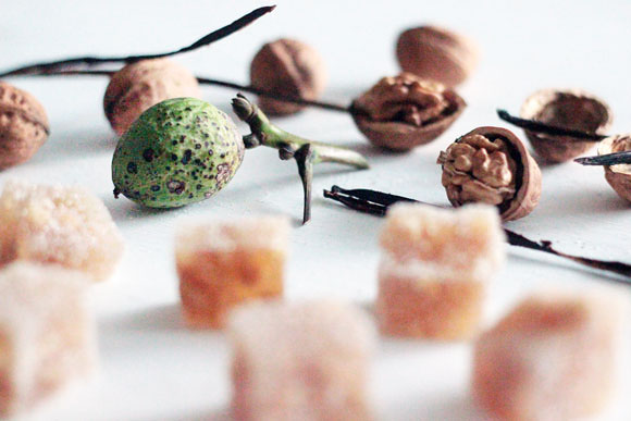 Sunny walnut in a difference - Walnussöl-Gelee mit Vanille und kandierten Walnuss-Stückchen