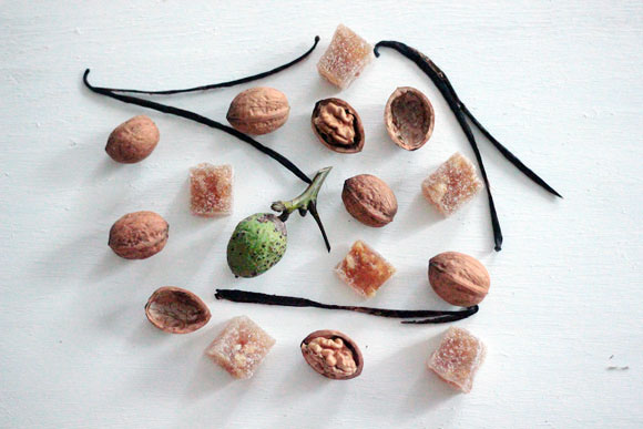 Sunny walnut in a difference - Walnussöl-Gelee mit Vanille und kandierten Walnuss-Stückchen